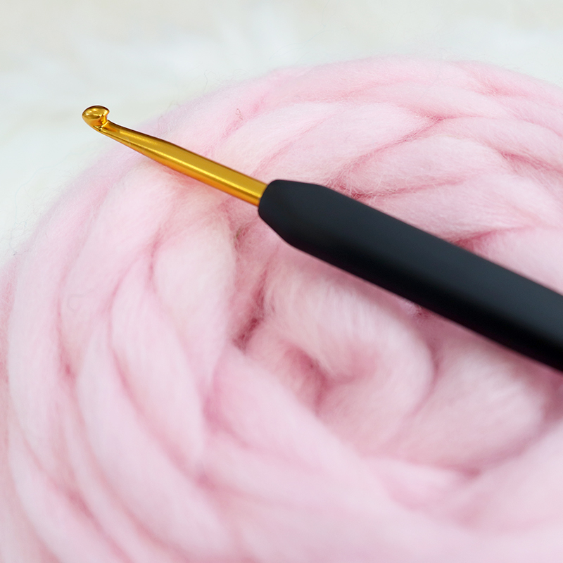 Häkelnadel Alu mit Softgriff von knit pro Gold 10,00 mm Häkelnadel Alu mit Softgriff von knit pro Gold 10,00 mm
