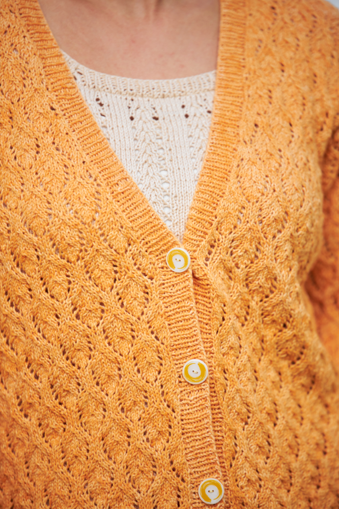 Jacke mit Ajoumustern  | Wollpaket mit Viva Summer  | Stricken | Regina Bühler, Pro Lana Jacke mit Ajoumustern  | Wollpaket mit Viva Summer  | Stricken | Regina Bühler, Pro Lana