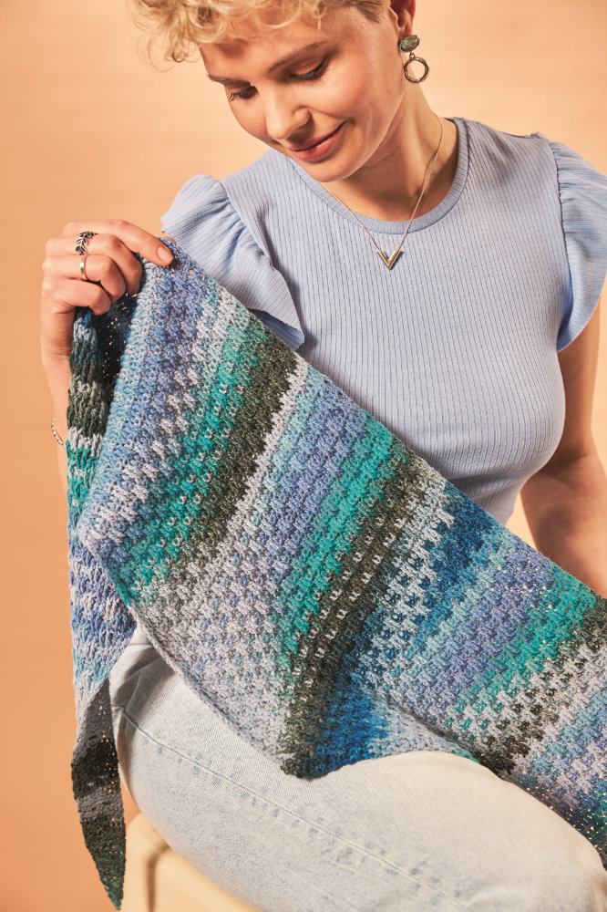 Flaches Tuch Intarsien | Anleitungsheft | Wolle Paint Socks  | Häkeln | Veronika Hug, Woolly Hugs, Christophorus Verlag