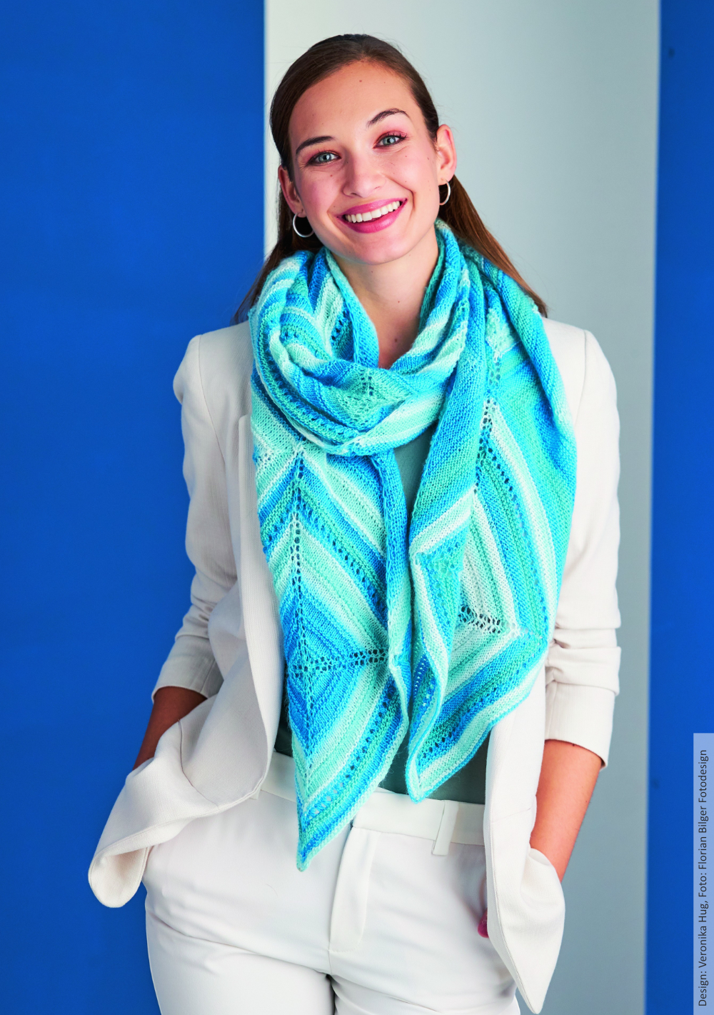 Stola Geo-Linie in Türkis  | Wollpaket mit Year Socks  | Stricken | Veronika Hug, Woolly Hugs, Christophorus Verlag