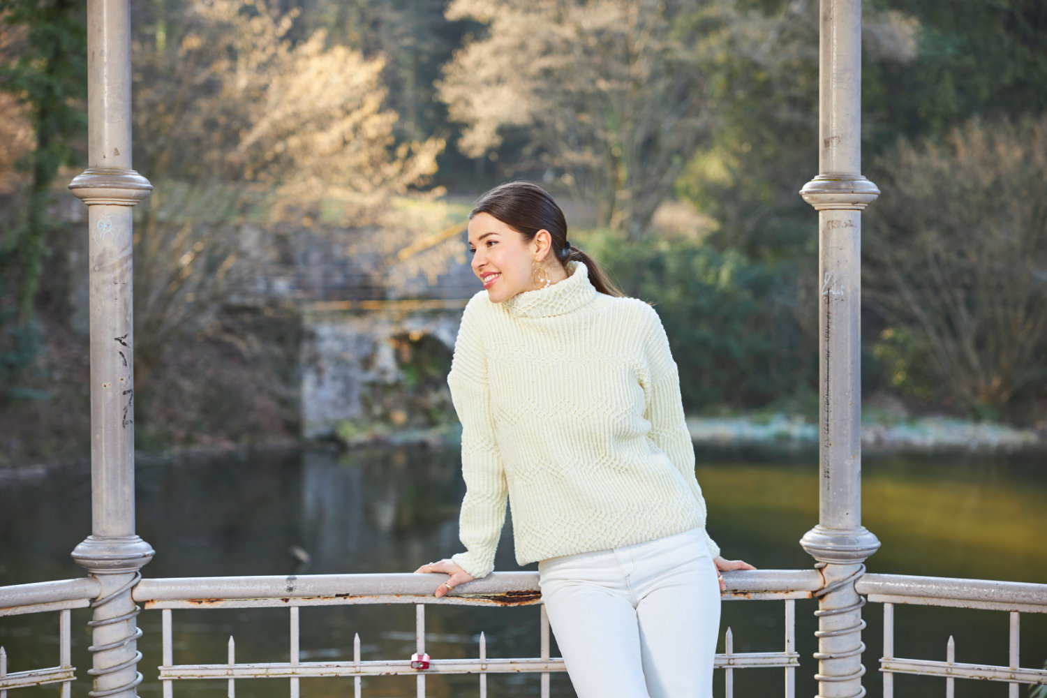 Rohweisser Pulli mit Zacken  | Wollpaket mit Merino Super Kid  | Stricken | Pro Lana, Christophorus Verlag