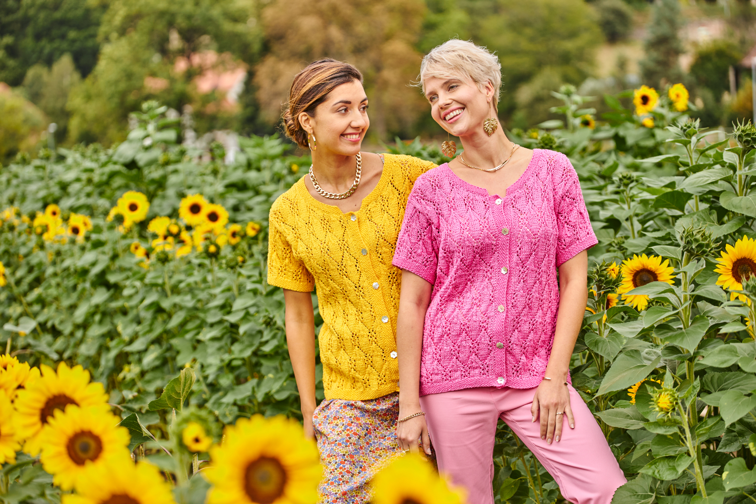 Kurzarmjäckchen mit Ajourmuster in Pink  | Wollpaket mit Basic Cotton 0035 - flamingo | Stricken | Regina Bühler, Pro Lana Kurzarmjäckchen mit Ajourmuster in Pink  | Wollpaket mit Basic Cotton 0035 - flamingo | Stricken | Regina Bühler, Pro Lana