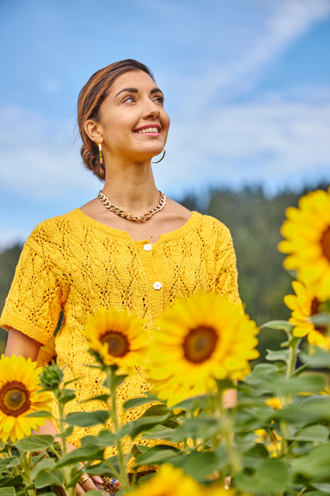 Kurzarmjäckchen mit Ajourmuster in gelb | Wollpaket mit Basic Cotton 0122 - sonnengelb | Stricken | Regina Bühler, Pro Lana Kurzarmjäckchen mit Ajourmuster in gelb | Wollpaket mit Basic Cotton 0122 - sonnengelb | Stricken | Regina Bühler, Pro Lana