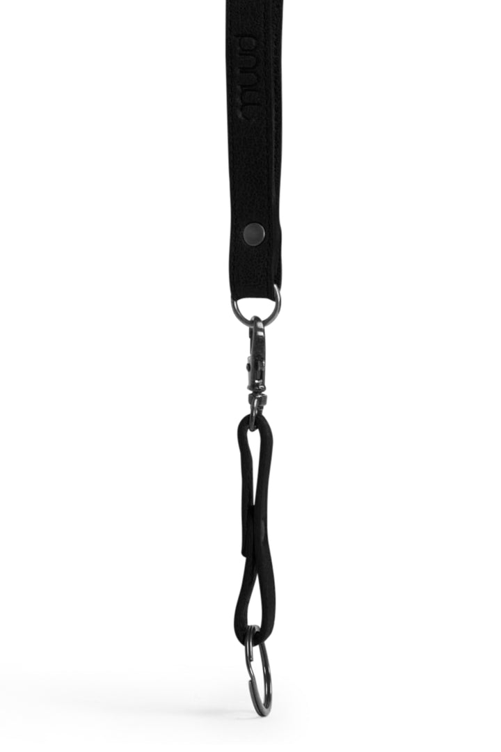 dace - schlüsselanhänger mit langem lederband für den hals, handgefertigt aus Echtleder von muud black