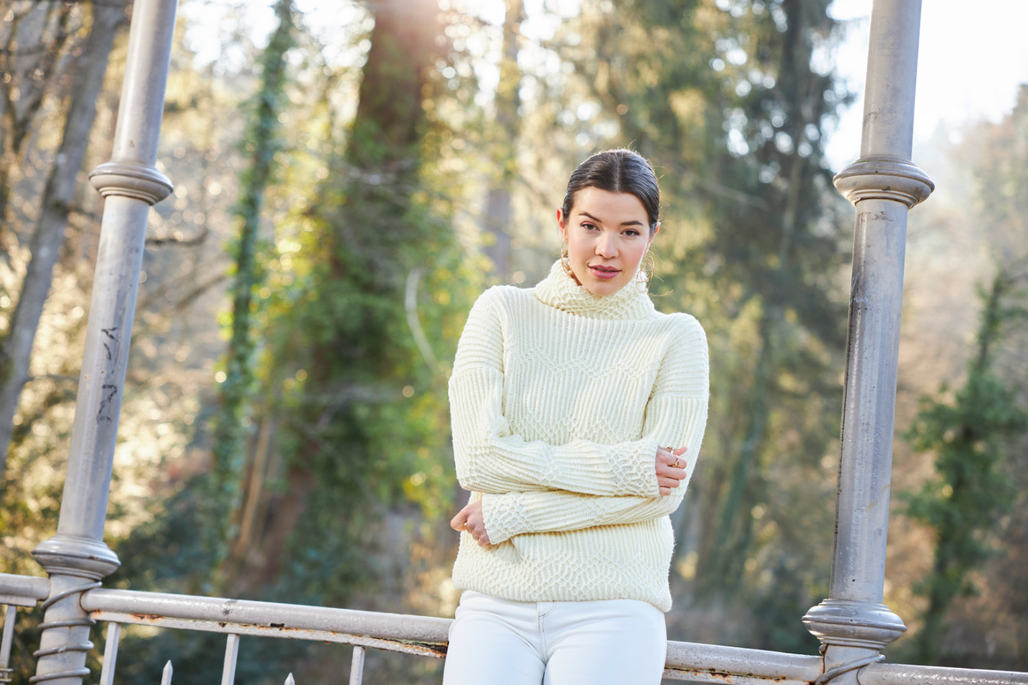 Rohweisser Pulli mit Zacken  | Wollpaket mit Merino Super Kid  | Stricken | Pro Lana, Christophorus Verlag