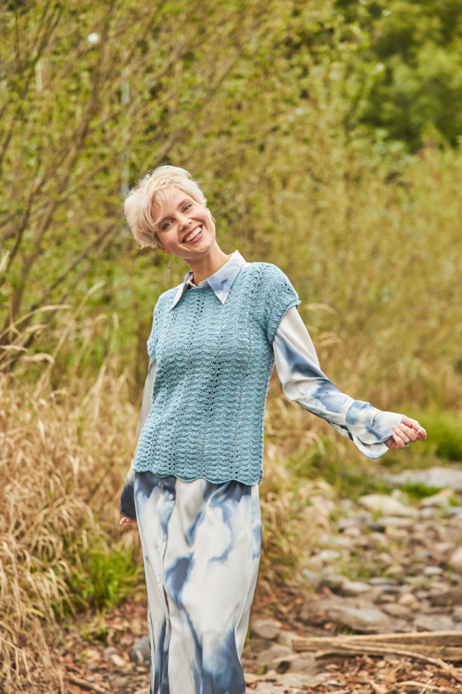 Kurzarmpulli mit Ajourmuster  | Wollpaket mit Montenegro 0062 - gletscher | Stricken | Regina Bühler, Pro Lana Kurzarmpulli mit Ajourmuster  | Wollpaket mit Montenegro 0062 - gletscher | Stricken | Regina Bühler, Pro Lana