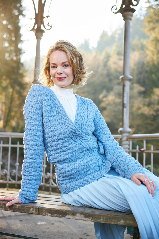 Wickeljacke mit Flechtmusterbordüre | Anleitungsheft | Wolle Italy Wool 150  | Stricken | Pro Lana, Christophorus Verlag