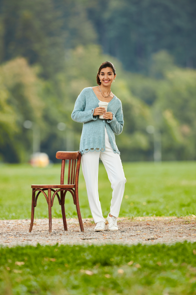 Jacke mit Perlmuster-Strickschnüren  | Wollpaket mit Chello  | Stricken | Regina Bühler, Pro Lana Jacke mit Perlmuster-Strickschnüren  | Wollpaket mit Chello  | Stricken | Regina Bühler, Pro Lana