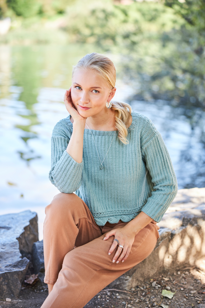 Kurzpulli mit Blattmusterbordüre | Anleitungsheft | Wolle Basic Cotton 0073 - lindgrün | Stricken | Regina Bühler, Pro Lana, Christophorus Verlag Kurzpulli mit Blattmusterbordüre | Anleitungsheft | Wolle Basic Cotton 0073 - lindgrün | Stricken | Regina Bühler, Pro Lana, Christophorus Verlag