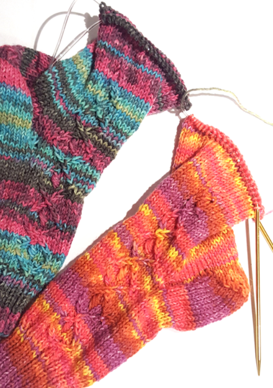 Socken Paar gleichzeitig stricken