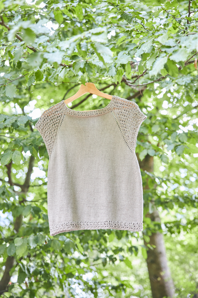 Kurzarmpulli mit Musterärmeln in beige | Anleitungsheft | Wolle Baby Cotton Organic  | Stricken | Regina Bühler, Pro Lana Kurzarmpulli mit Musterärmeln in beige | Anleitungsheft | Wolle Baby Cotton Organic  | Stricken | Regina Bühler, Pro Lana