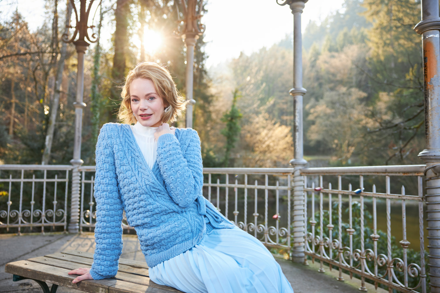 Wickeljacke mit Flechtmusterbordüre  | Wollpaket mit Italy Wool 150  | Stricken | Pro Lana, Christophorus Verlag