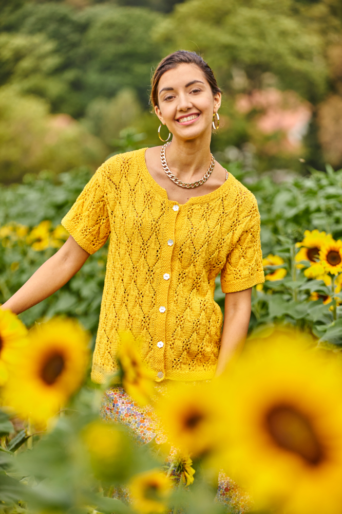 Kurzarmjäckchen mit Ajourmuster in gelb | Wollpaket mit Basic Cotton 0122 - sonnengelb | Stricken | Regina Bühler, Pro Lana Kurzarmjäckchen mit Ajourmuster in gelb | Wollpaket mit Basic Cotton 0122 - sonnengelb | Stricken | Regina Bühler, Pro Lana