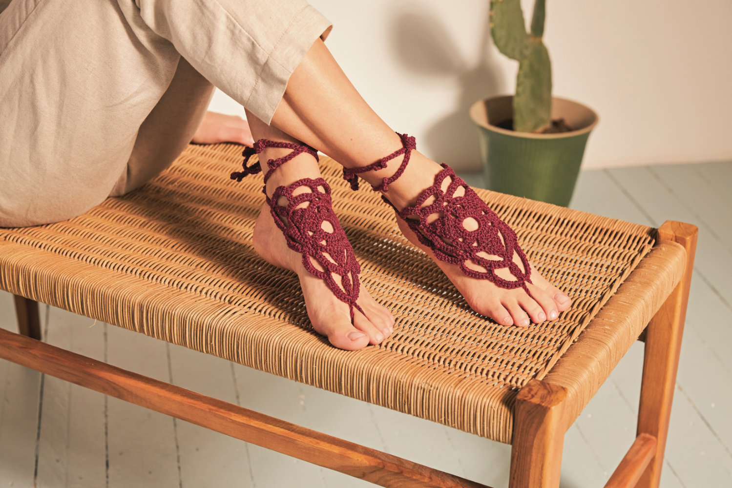 Fussschmuck Flower oder Gothic | Anleitungsheft | Wolle Merino Silk Socks Stretch, 4-fach  | Häkeln | Veronika Hug, Woolly Hugs, Christophorus Verlag