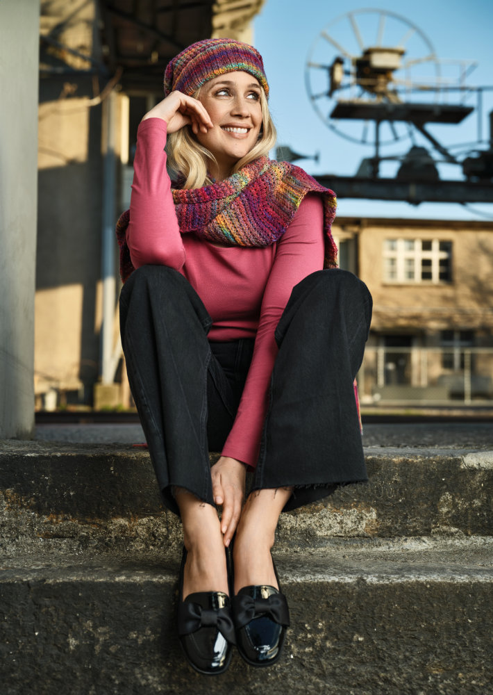 Mütze im Fantasiemuster  | Wollpaket mit Laos Kettgarn  | Stricken | Pro Lana