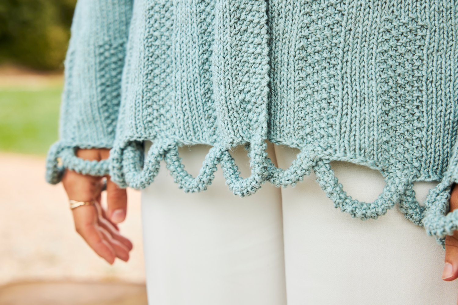 Jacke mit Perlmuster-Strickschnüren | Anleitungsheft | Wolle Chello  | Stricken | Regina Bühler, Pro Lana Jacke mit Perlmuster-Strickschnüren | Anleitungsheft | Wolle Chello  | Stricken | Regina Bühler, Pro Lana